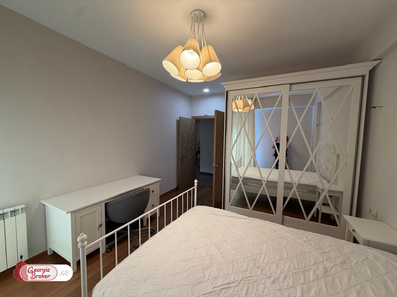 nearly repaired 5-room apartment for rent